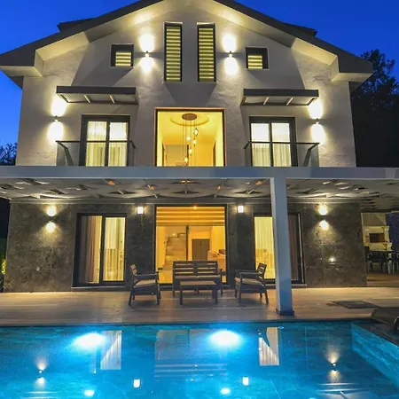 Oludeniz 4 Bedroom 2404 וילה פאטהיה