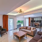 Oludeniz 4 Bedroom 2404 ヴィラ *
